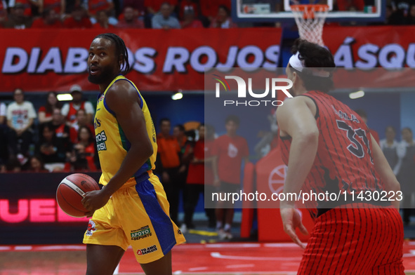 Johnny Hughes III #11 of Santos is driving to the basket during the National Professional Basketball League (LNBP) game between Diablos Rojo...