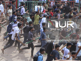 Students are advocating for reform of a controversial quota system for government job applicants, participating in clashes in Dhaka, Banglad...