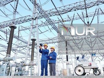 An intelligent inspection robot and operation and maintenance personnel are braving high temperatures to inspect the power supply equipment...