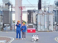 An intelligent inspection robot and operation and maintenance personnel are braving high temperatures to inspect the power supply equipment...