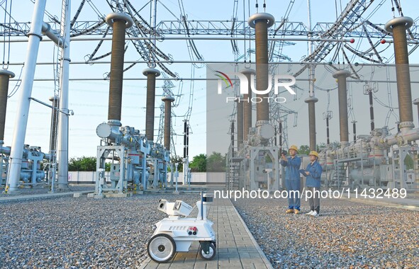 An intelligent inspection robot and operation and maintenance personnel are braving high temperatures to inspect the power supply equipment...