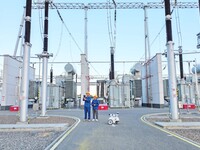 An intelligent inspection robot and operation and maintenance personnel are braving high temperatures to inspect the power supply equipment...