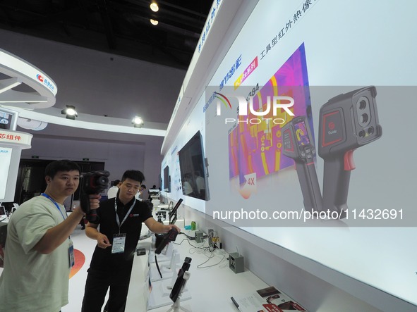 Visitors are experiencing the ''intelligent infrared thermal imager'' at the ''Fifth World Photonics Congress 2024'' in Beijing, China, on J...