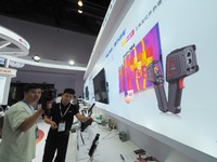 Visitors are experiencing the ''intelligent infrared thermal imager'' at the ''Fifth World Photonics Congress 2024'' in Beijing, China, on J...