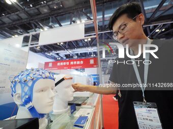 Visitors are visiting the ''7T Magnetically compatible EEG Acquisition System'' at the ''Fifth World Photonics Congress 2024'' in Beijing, C...