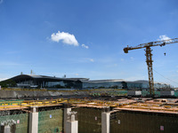 Construction workers are pouring concrete on the middle slab (platform floor) of the Changbei Airport Station of the Beijing-Hong Kong high-...