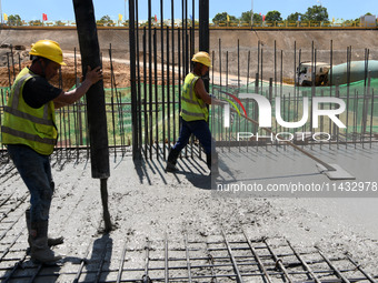 Construction workers are pouring concrete on the middle slab (platform floor) of the Changbei Airport Station of the Beijing-Hong Kong high-...