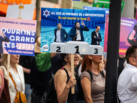 A few dozen people are demonstrating against antisemitism just a few meters from where a demonstration in favor of the Palestinian cause is...