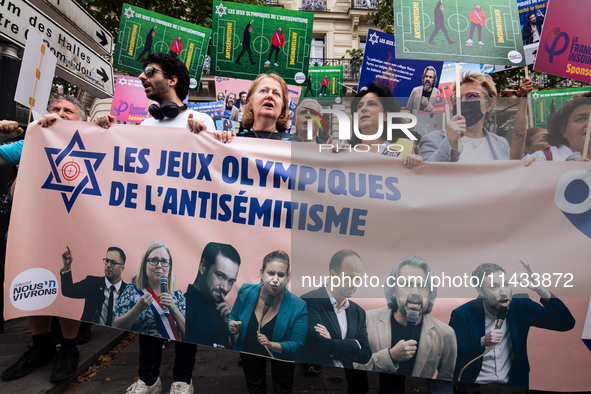 A few dozen people are demonstrating against antisemitism just a few meters from where a demonstration in favor of the Palestinian cause is...