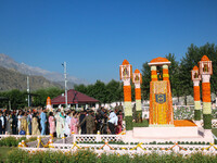 People are arriving to pay tribute at the war memorial during the ''Vijay Diwas'' or Victory Day celebration in Drass, about 160 km (99 mile...