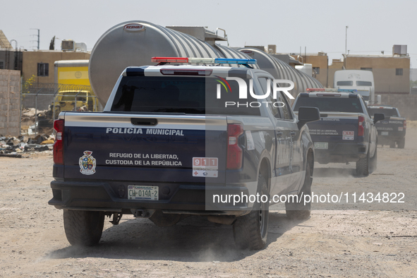 Members of the National Guard and the Army are arresting a man allegedly involved in gasoline trafficking in Ciudad Juarez, Chihuahua. A day...