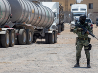 Members of the National Guard and the Army are arresting a man allegedly involved in gasoline trafficking in Ciudad Juarez, Chihuahua. A day...