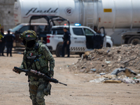 Members of the National Guard and the Army are arresting a man allegedly involved in gasoline trafficking in Ciudad Juarez, Chihuahua. A day...