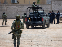 Members of the National Guard and the Army are arresting a man allegedly involved in gasoline trafficking in Ciudad Juarez, Chihuahua. A day...