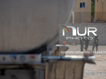 Members of the National Guard and the Army are arresting a man allegedly involved in gasoline trafficking in Ciudad Juarez, Chihuahua. A day...