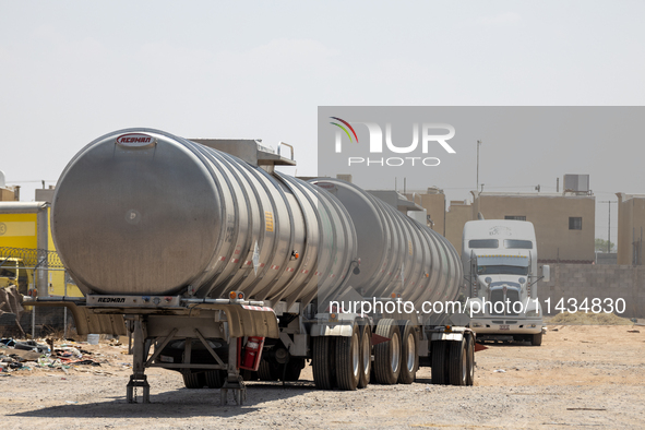 Members of the National Guard and the Army are arresting a man allegedly involved in gasoline trafficking in Ciudad Juarez, Chihuahua. A day...