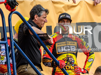 Belle Vue Aces' Team Manager Mark Lemon (left) is chatting with fellow Aussie Leicester Lions' Sam Masters during the Rowe Motor Oil Premier...