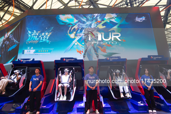 Fairgoers are trying out VR at the Snapdragon booth during the Chinajoy games fair in Shanghai, China, on July 26, 2024. 