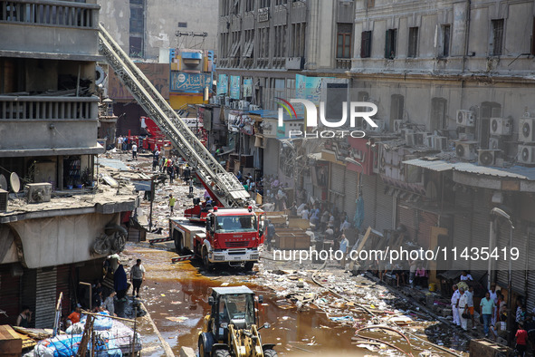 The firefighters of the Civil Defense are controlling a huge fire that is breaking out in several stores in the Moski area of Cairo, Egypt,...