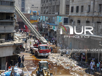 The firefighters of the Civil Defense are controlling a huge fire that is breaking out in several stores in the Moski area of Cairo, Egypt,...