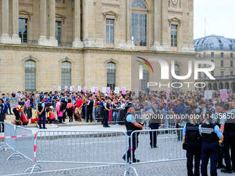 Firefighters are intervening in front of the Louvre Museum with a spectator, while the police are keeping people waiting who have come to at...