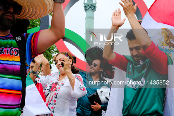 Mexican supporters of the Paris Olympics are taking pictures in the Place de la Bastille. 