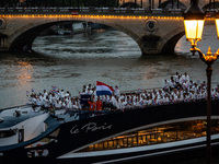 The boat carrying the Dutch Olympic team is sailing down the Seine on a boat called Le Paris, during the opening ceremony of the Paris 2024...