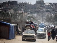 Palestinians are fleeing the eastern part of Khan Younis as they make their way after being ordered by the Israeli army to evacuate their ne...