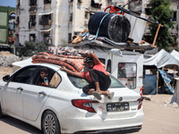 Palestinians are fleeing the eastern part of Khan Younis as they make their way after being ordered by the Israeli army to evacuate their ne...