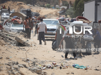 Palestinians are fleeing the eastern part of Khan Younis as they make their way after being ordered by the Israeli army to evacuate their ne...