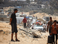 Palestinians are fleeing the eastern part of Khan Younis as they make their way after being ordered by the Israeli army to evacuate their ne...