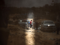 Palestinians are fleeing the eastern part of Khan Younis as they make their way after being ordered by the Israeli army to evacuate their ne...