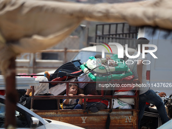 Palestinians are fleeing the eastern part of Khan Younis as they make their way after being ordered by the Israeli army to evacuate their ne...