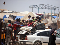 Palestinians are fleeing the eastern part of Khan Younis as they make their way after being ordered by the Israeli army to evacuate their ne...