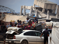 Palestinians are fleeing the eastern part of Khan Younis as they make their way after being ordered by the Israeli army to evacuate their ne...