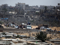 Palestinians are fleeing the eastern part of Khan Younis as they make their way after being ordered by the Israeli army to evacuate their ne...