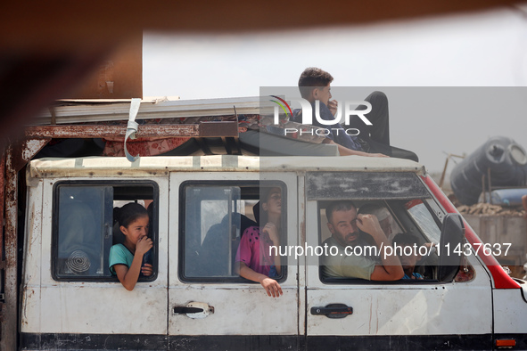 Palestinians are fleeing the eastern part of Khan Younis as they make their way after being ordered by the Israeli army to evacuate their ne...