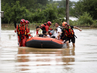 Rescue workers are moving trapped people in Jingtang village, Tangdong Subdistrict, Zixing city, Central China's Hunan province, on July 28,...