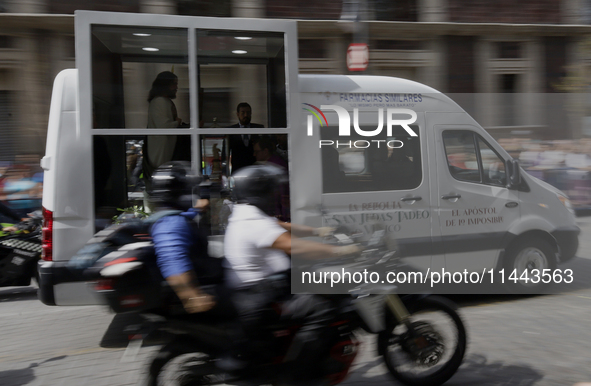 The relics of St. Jude Thaddeus are cycling along Av. 5 de Mayo in Mexico City, Mexico, on their way to the Metropolitan Cathedral. 