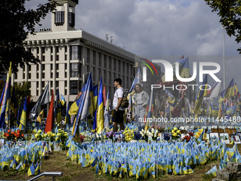 People are visiting a makeshift memorial in honor of the Ukrainian Armed Forces soldiers who died in battles with Russian troops on Independ...