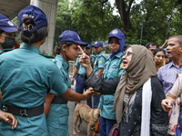 University teachers are marching under a united front 'Anti-Repression Teachers' to demand justice for victims arrested and killed in the re...