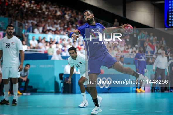 Melvyn Richardson of the France Team is shooting the ball during the Men's Preliminary Round Group B match between France and Egypt on day f...