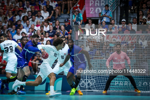 Ali ZEIN of the Egypt team is shooting at the goal against Ludovic FABREGAS of the France team during the men's Handball Preliminary Round -...