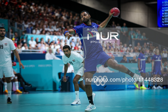 Melvyn Richardson of the France Team is shooting the ball during the Men's Preliminary Round Group B match between France and Egypt on day f...