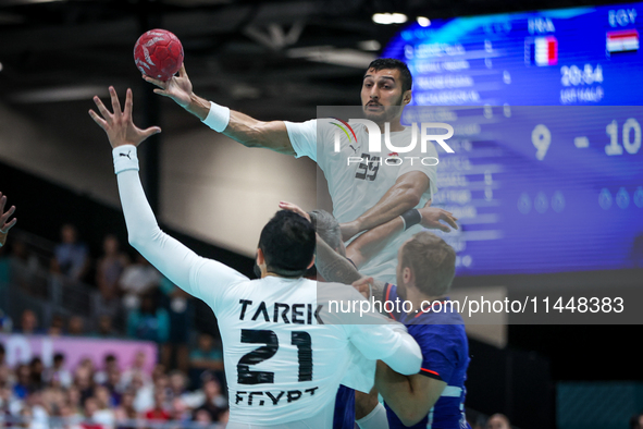 Yehia ELDERAA is passing to Mohamed TAREK of the Egypt team during the men's Handball Preliminary Round - Group B match between France and E...