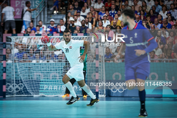 Yehia ELDERAA of the Egypt Team is playing during the men's Handball Preliminary Round - Group B match between France and Egypt in Paris, Fr...