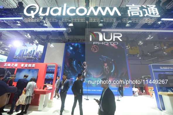 Visitors are visiting the stand of Qualcomm at the 2023 CIIE in Shanghai, China, on November 6, 2023. 