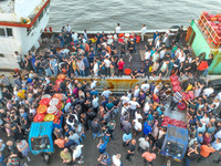 Workers are loading and unloading swimming crabs at the dock of Zhoushan International Aquatic City in Zhoushan, China, on August 2, 2024. (