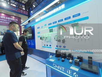 Visitors are visiting the ''Smart Factory Automation Control Total Solution'' at the 13th Beijing International Automobile Manufacturing Exp...