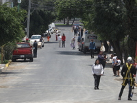 People are taking to the streets after hearing the seismic alert that is activated by mistake by the Mexican Seismic Alert System (SASMEX) i...